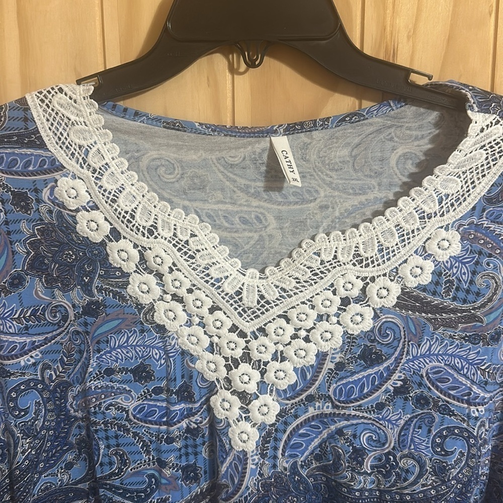 CATHY Blue Paisley Lace Trim Women's Top - Picture 3 of 5